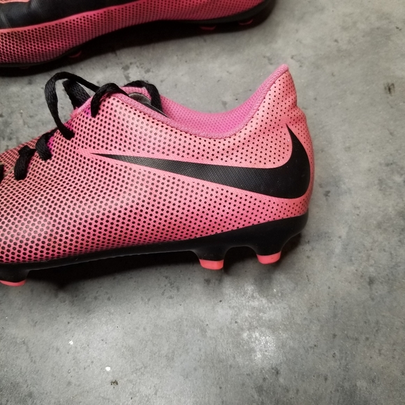 Nike Shoes Nike Youth Girls Pink And Black Cleats Unisex Poshmark